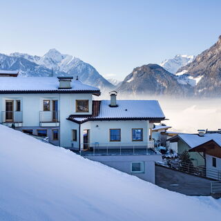 Winterlicher Ausblick von Moni’s Apartment über Ramsau