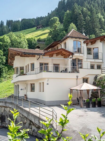 Moni’s Apartment in Ramsau im Zillertal mit Terrasse und Bergblick