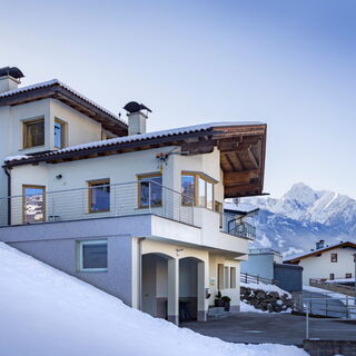 Moni’s Apartment im Winter mit Blick auf die Zillertaler Alpen
