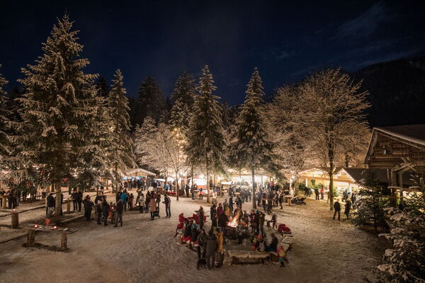Mayrhofner Adventmarkt am Abend